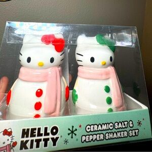 Hello Kitty Ceramic Salt & Pepper Shaker Set ❤️🤍
Snowman Christmas ! brand new
